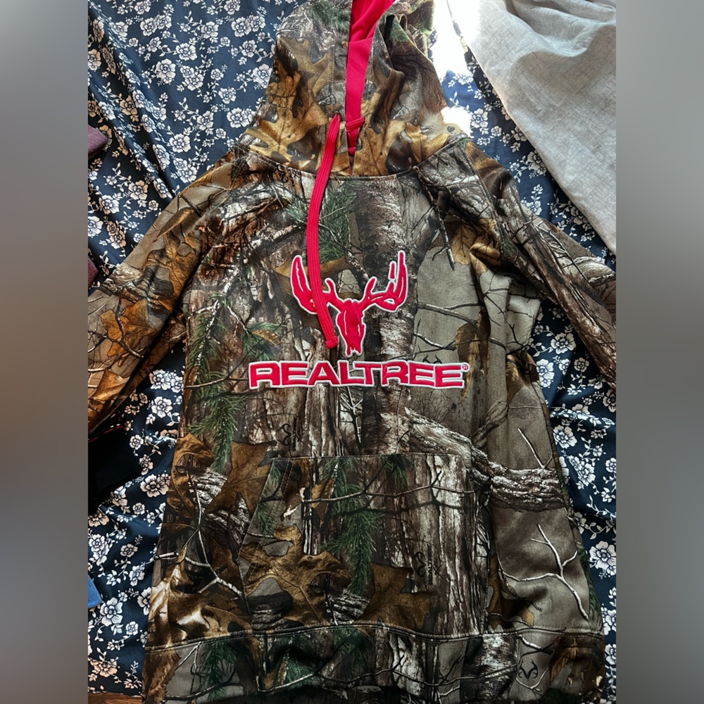 Camo and pink realtree hoodie good condition